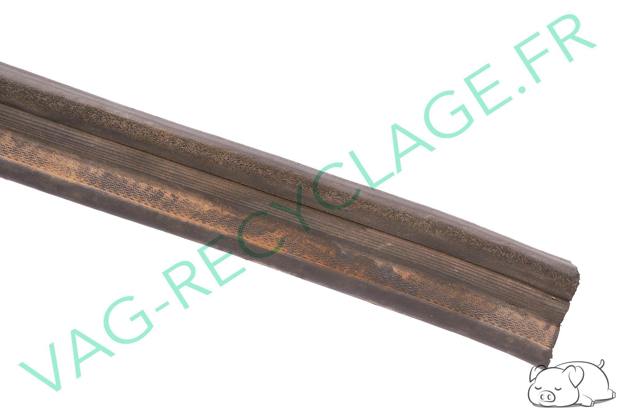 Joint de porte avant droit 191867365C Golf 2 et Jetta 2 - Image 1
