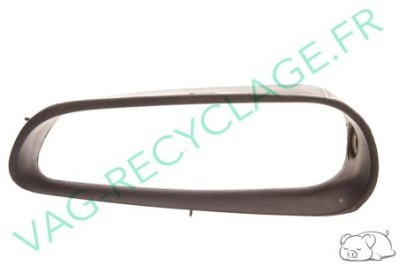 Cache inférieur poignée porte intérieure gauche 8D0867395 Audi A4 B5 et RS4 B5 - Image 1