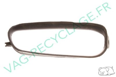 Cache inférieur poignée porte intérieure gauche 8D0867395 Audi A4 B5 et RS4 B5 - Image 1