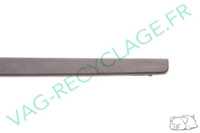 Cache inférieur droit guide toit ouvrant 8D0877794 pour Audi A3 8L Audi A4 B5 - Image 1