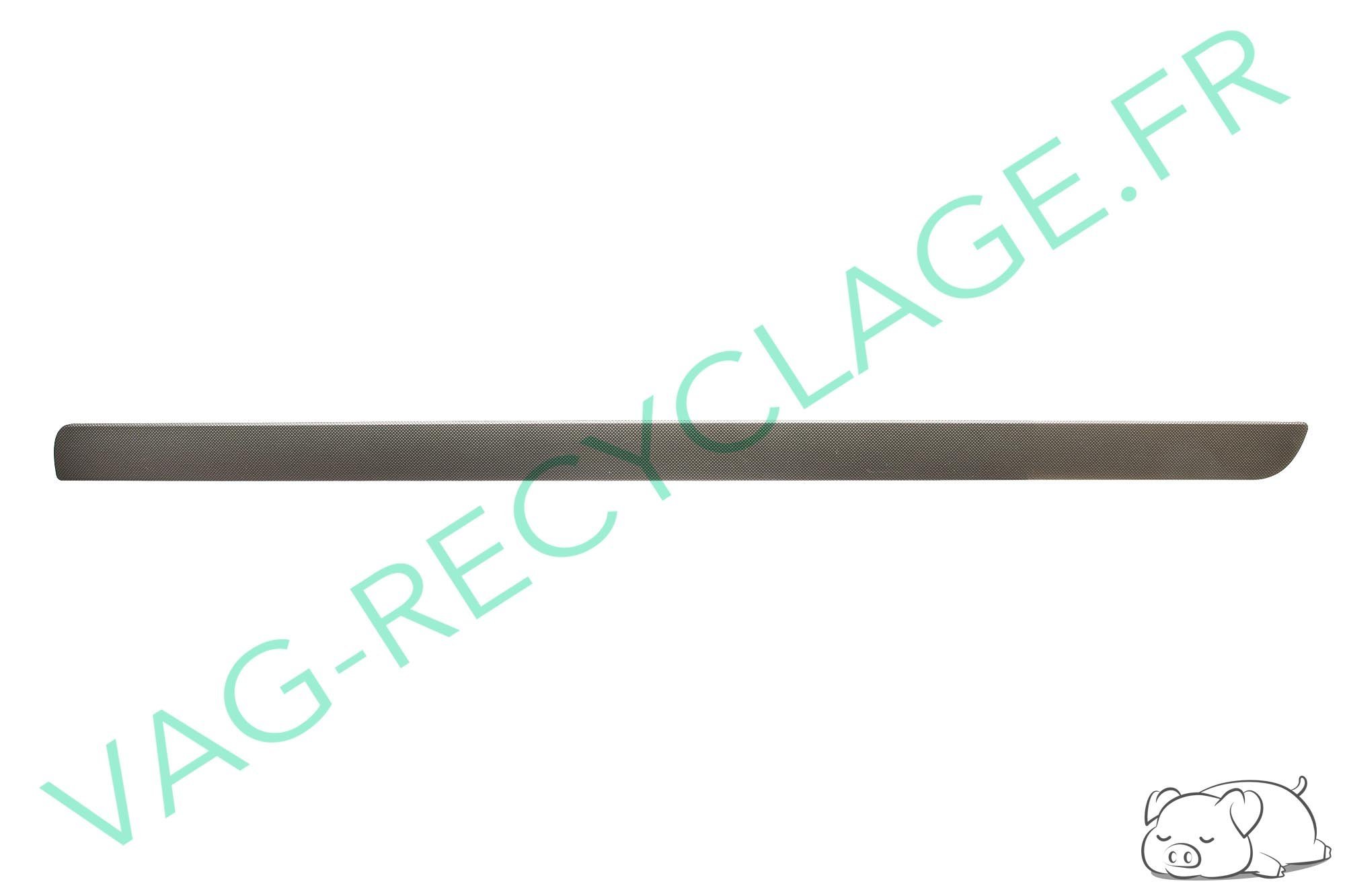 Cache droit tableau de bord 1K1858529 noir/argent look filet Golf 5 Scirocco - Image 1