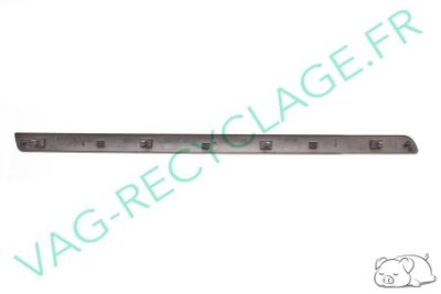 Cache droit tableau de bord 1K1858529 noir/argent look filet Golf 5 Scirocco - Image 1