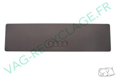 Cache emplacement autoradio 8D0035231 pour Audi A4 B5 Phase 2 et Audi RS4 B5 - Image 1