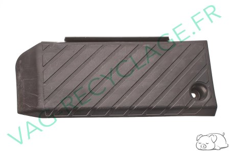 Repose pied conducteur 8D1864777 pour Audi A4 B5 et Audi RS4 B5 - Image 1