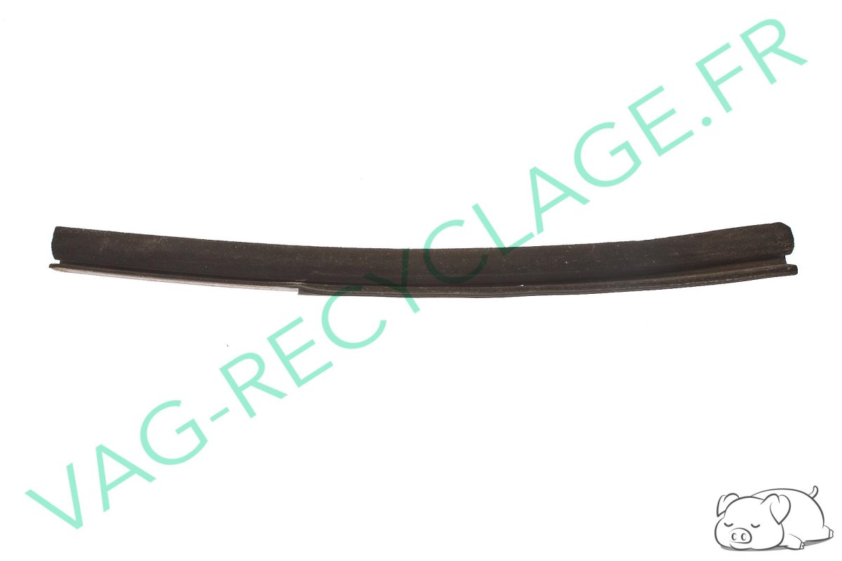 Joint guide de vitre avant droit 191837076 pour Golf 2 et Jetta 2 - Image 1