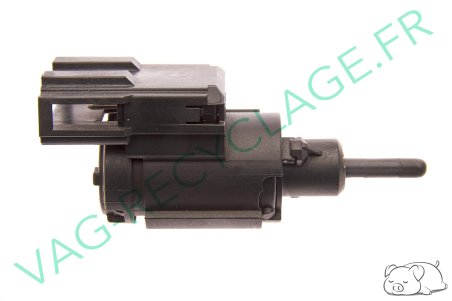 Contacteur feux stop 1J0945511C pour Audi A3 8L et Audi TT 8N - Image 1